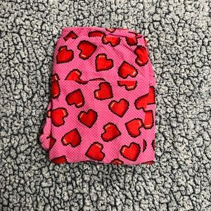 Valentines heart LuLaRoe leggings, one size and are very soft and stretchy